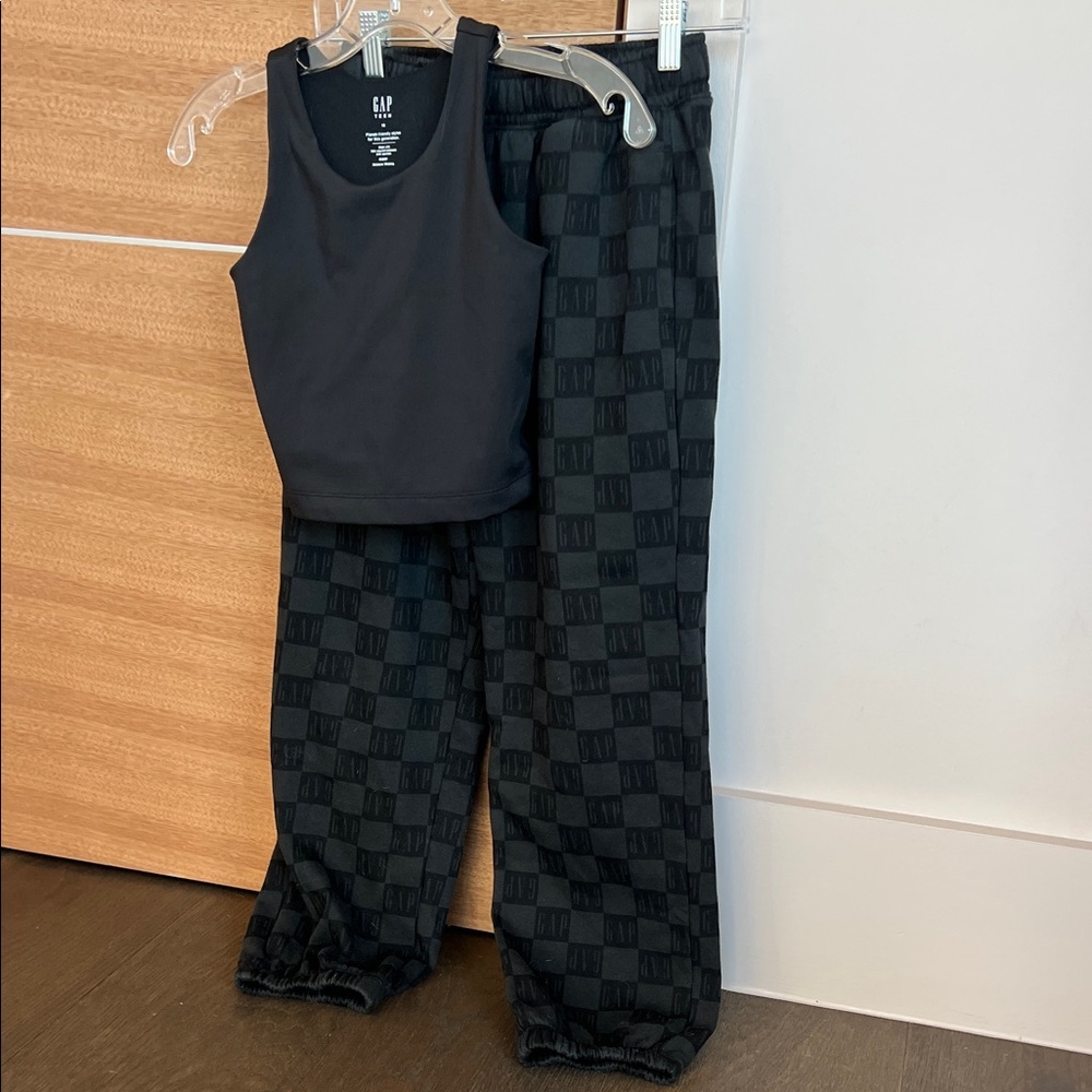 GAP TEEN Black Tank and Checkered logo sweatpants Set